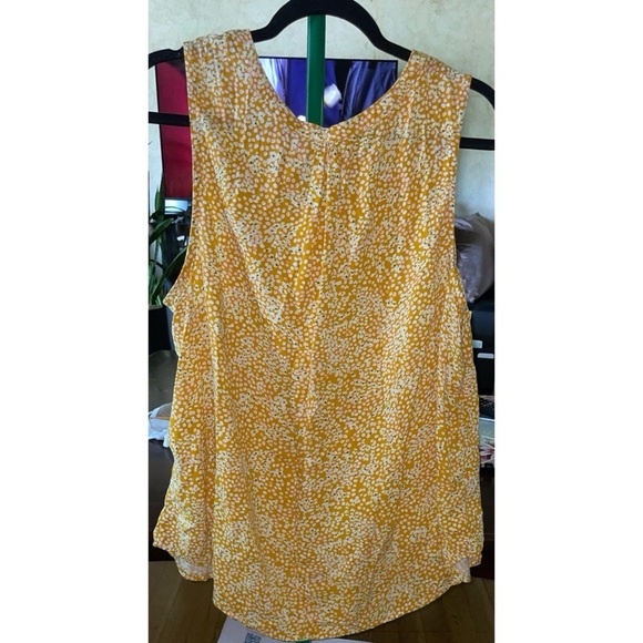 πSALE 4 for $10πCroft & Barrow Pintuck Splitneck Sleeveless Top Size 1X - Picture 3 of 4